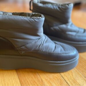 ASH waterproof offer booties with a 2” platform